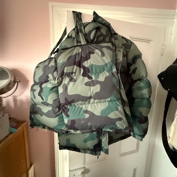 Nineteen Twenty Camouflage Puffer Coat - Picture 7 of 10